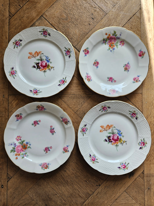 Assiettes plates dépareillées porcelaine, shabby chic