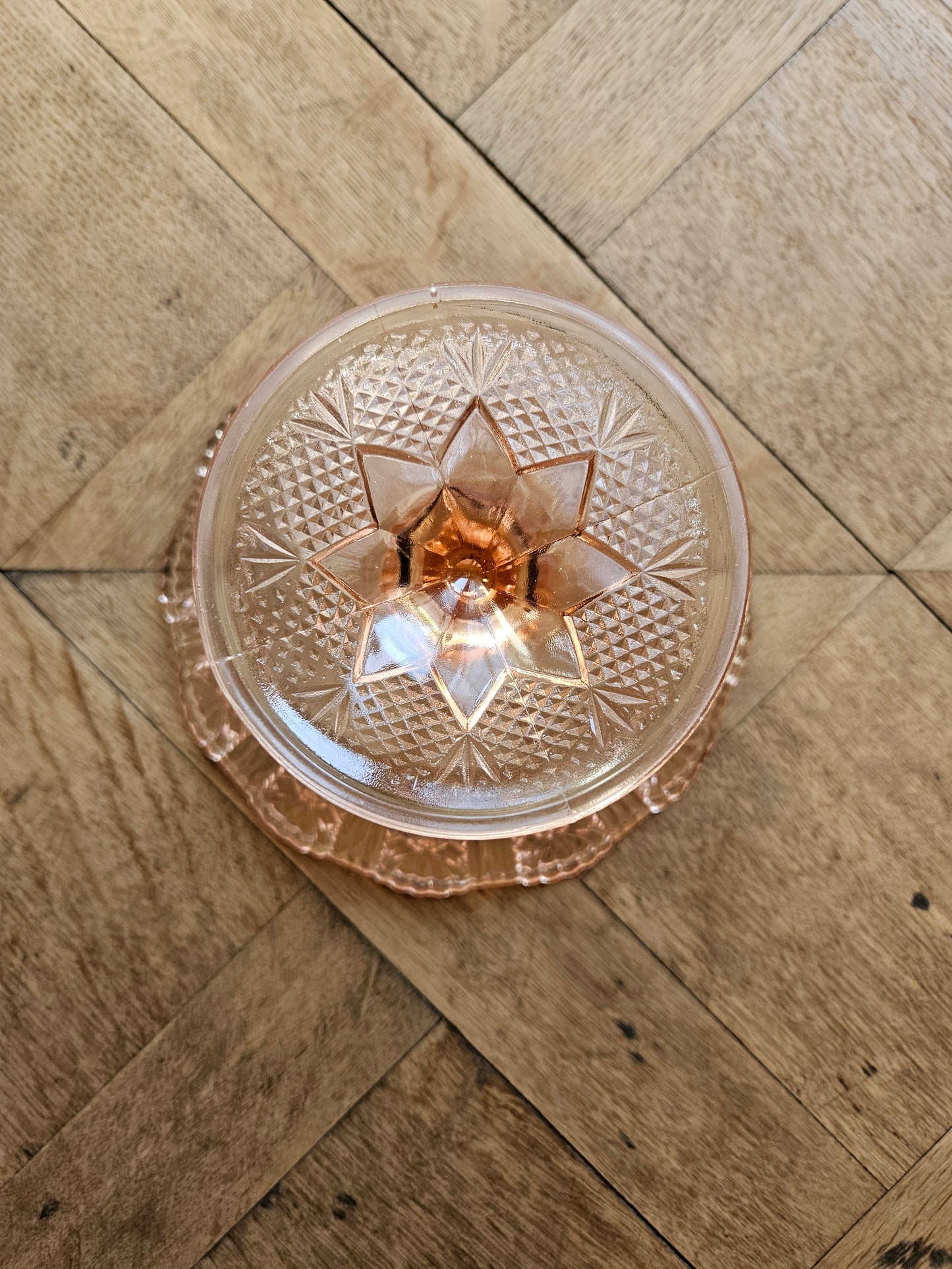 Coupe sur pied en cristal rose