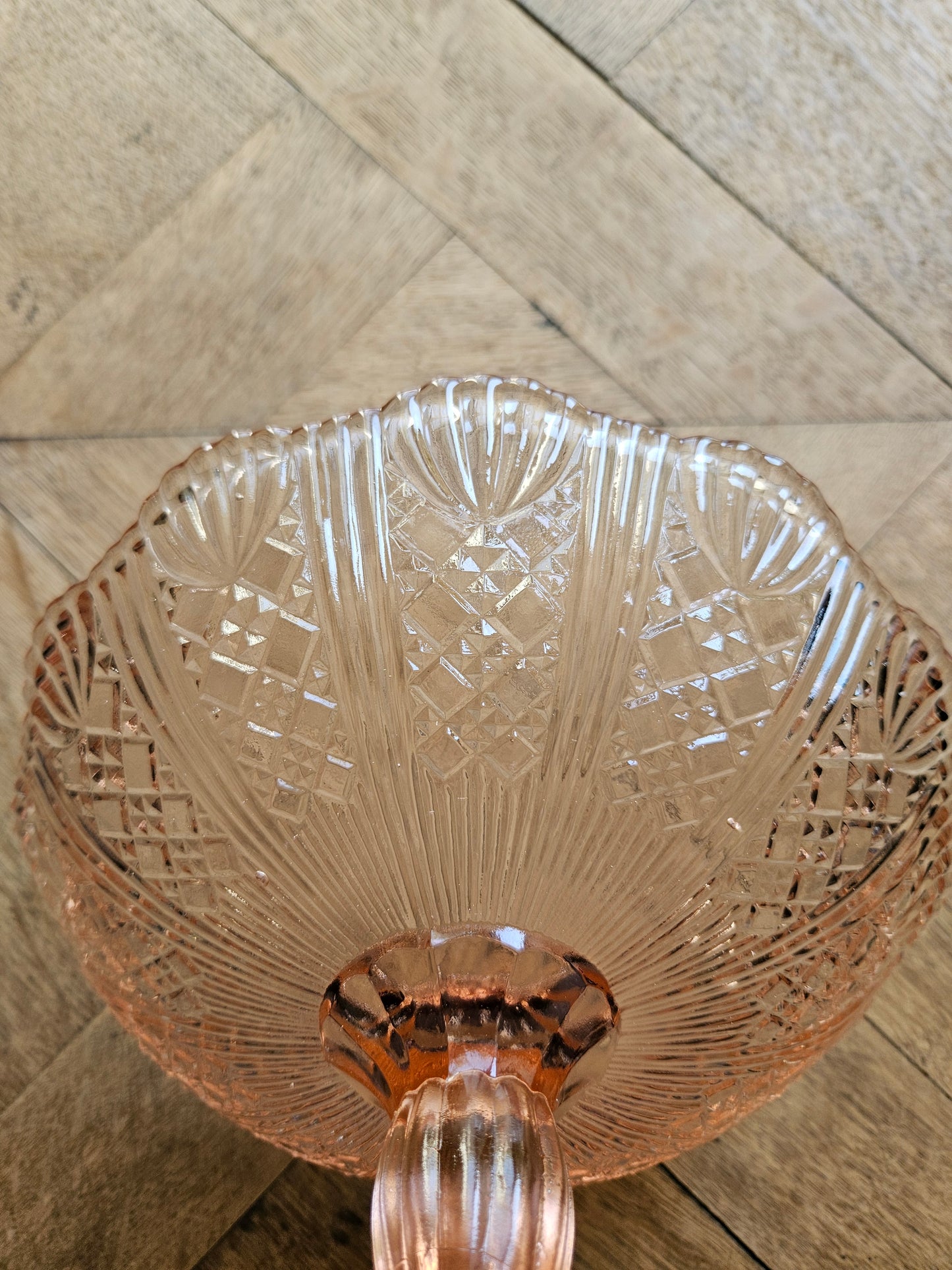 Coupe sur pied en cristal rose