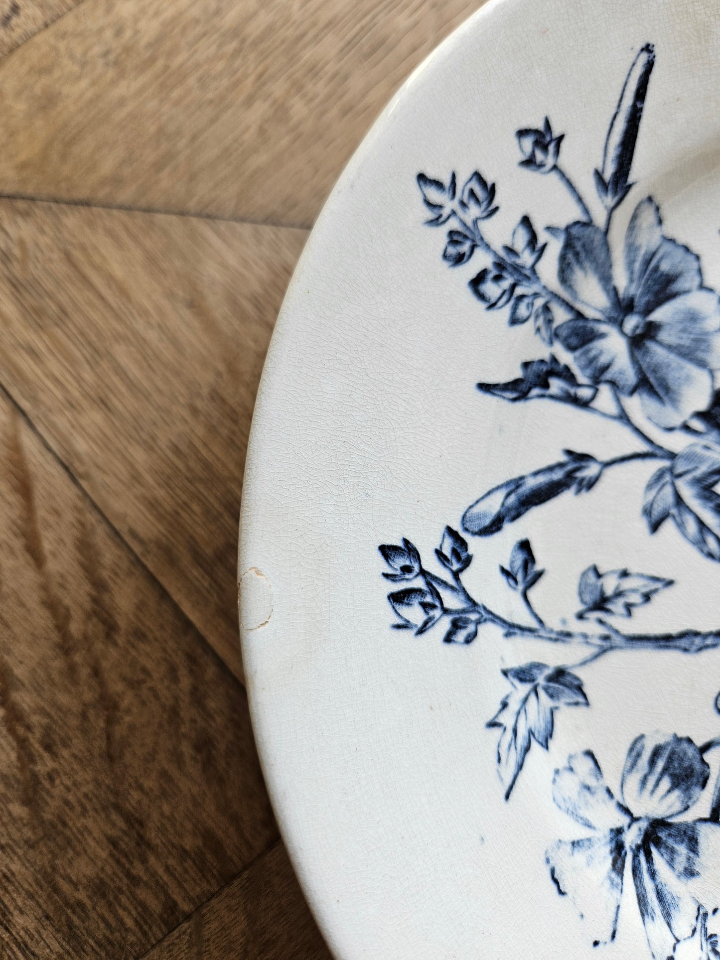 Assiette sur pied Longchamp, Beauvais