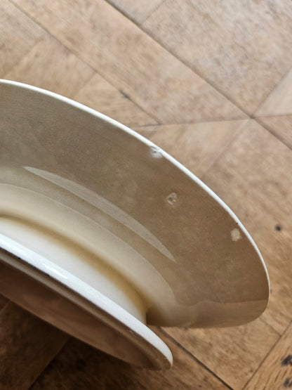 Assiette sur pied Longchamp, Beauvais
