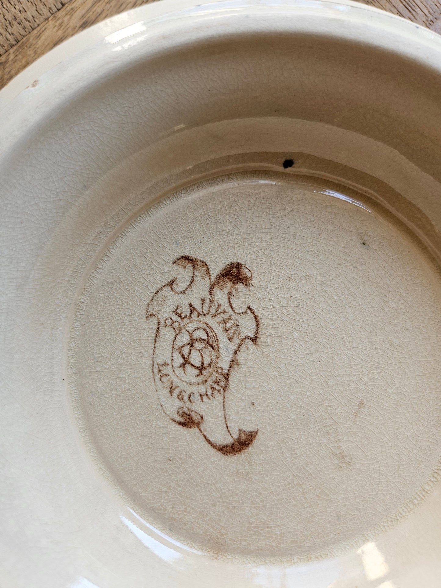 Assiette sur pied Longchamp, Beauvais