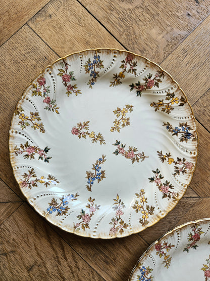 2 assiettes plates Sarreguemines, Louis XV