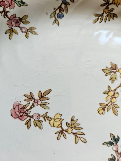 2 assiettes plates Sarreguemines, Louis XV