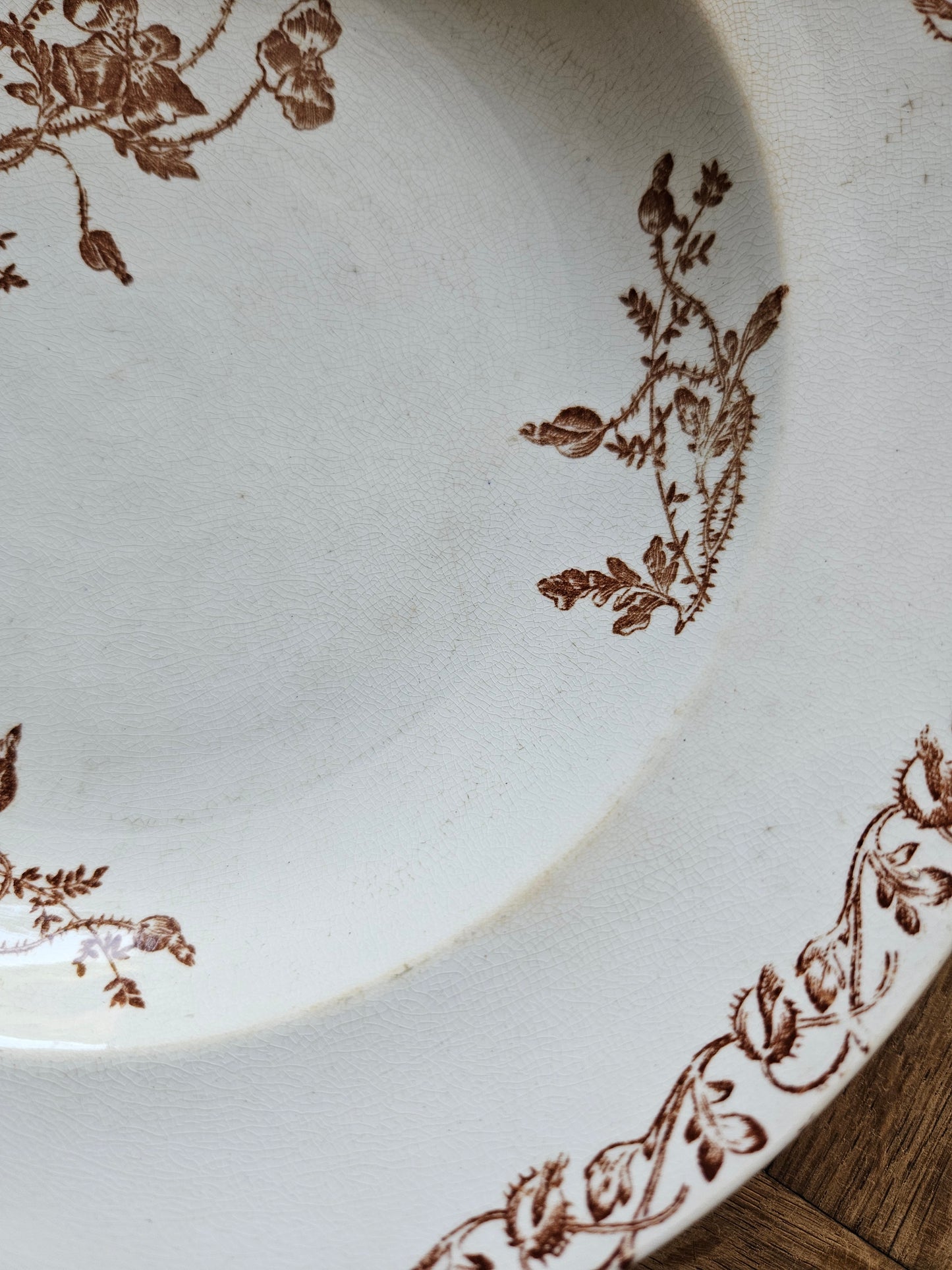 Assiettes creuses terre de fer, coquelicots