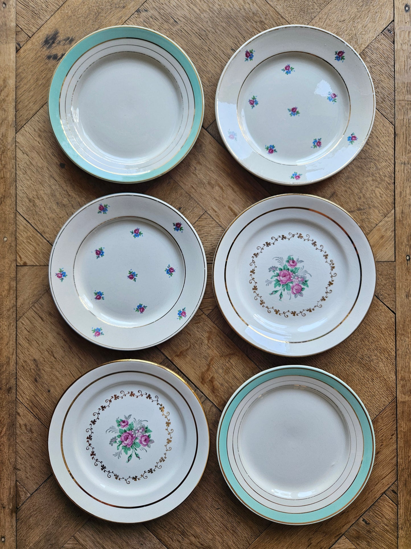 Assiettes à dessert dépareillées, mint & fleurs