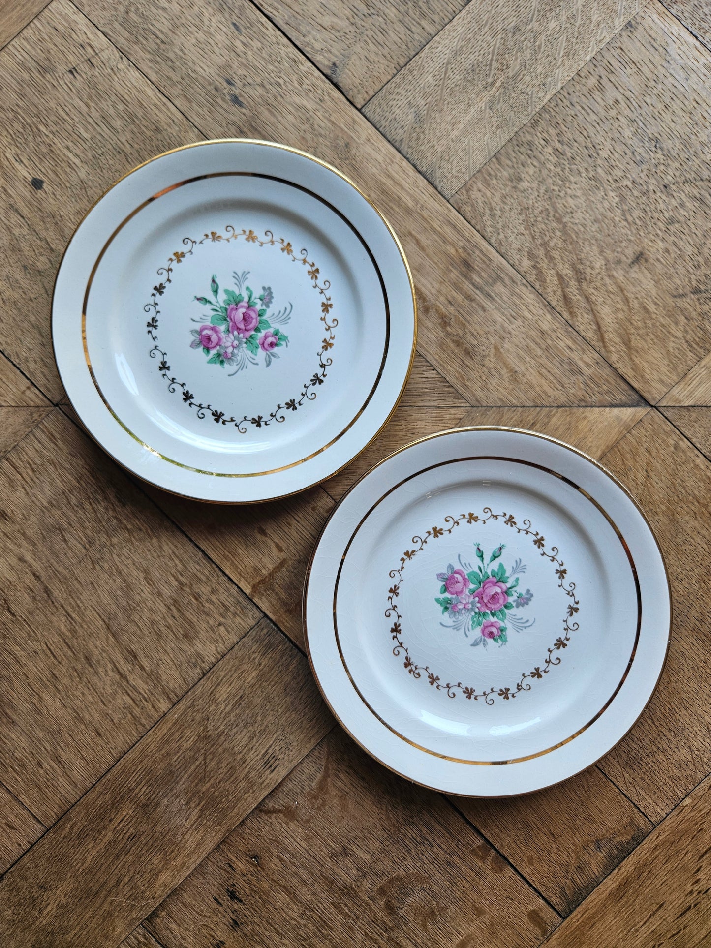 Assiettes à dessert dépareillées, mint & fleurs