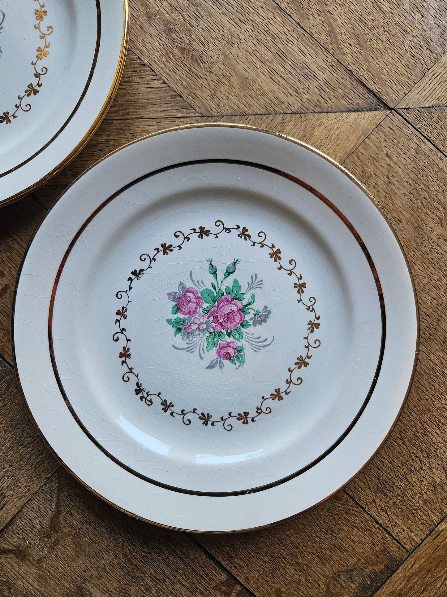 Assiettes à dessert dépareillées, mint & fleurs