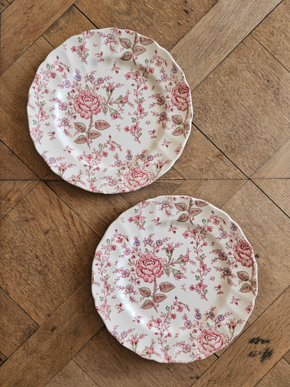 2 assiettes plates Johnson Brothers, Rose Chintz (défauts)