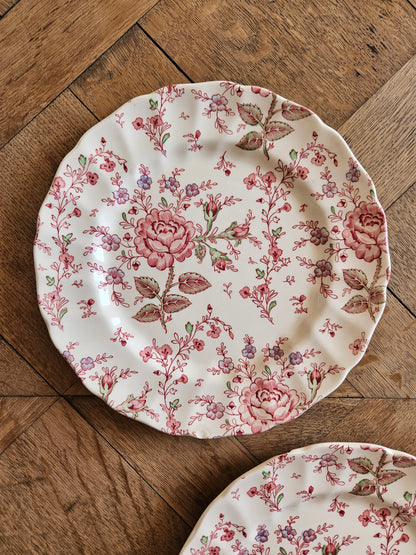 2 assiettes plates Johnson Brothers, Rose Chintz (défauts)