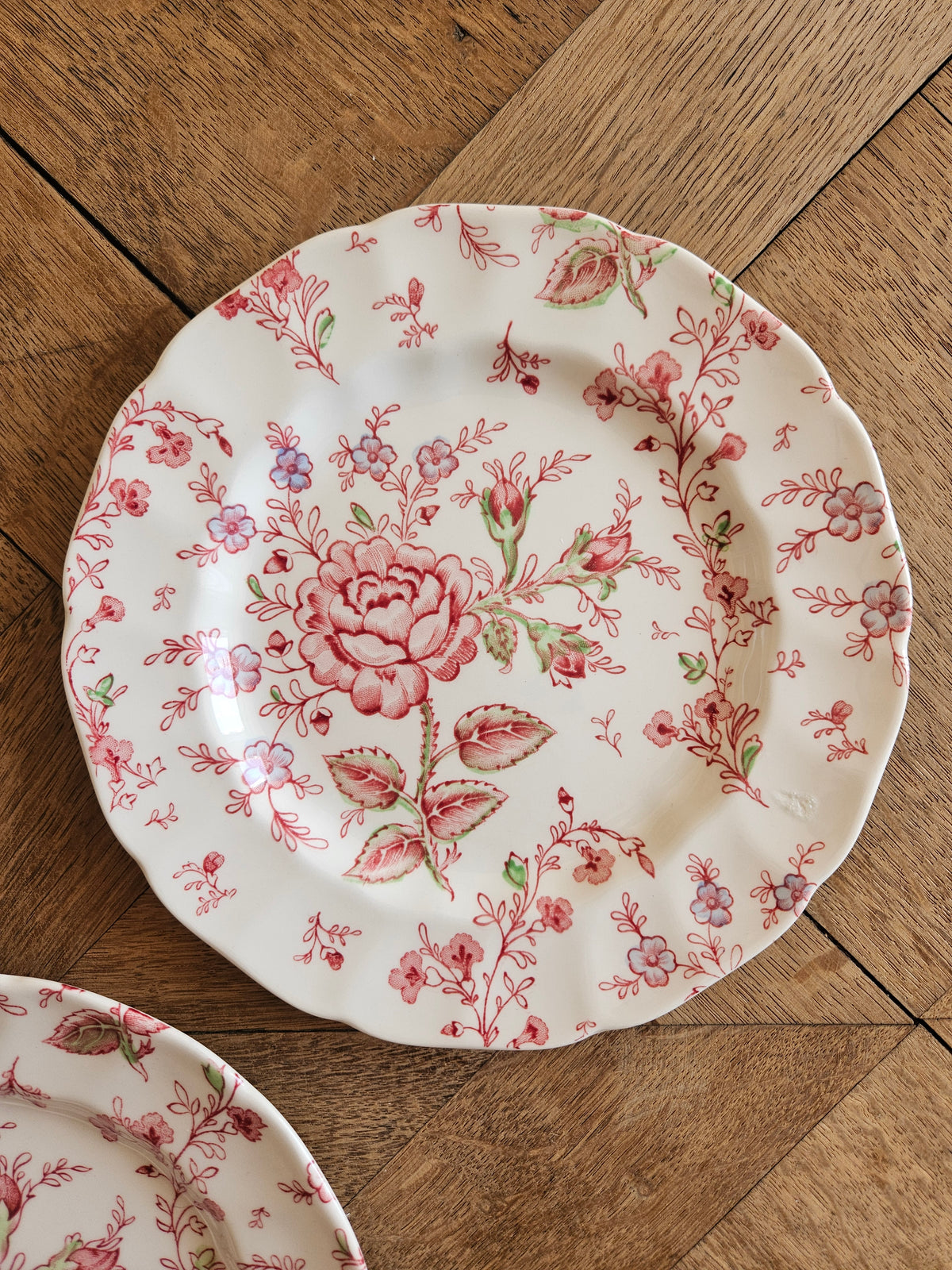 2 assiettes à dessert Johnson Brothers, Rose Chintz (défauts)