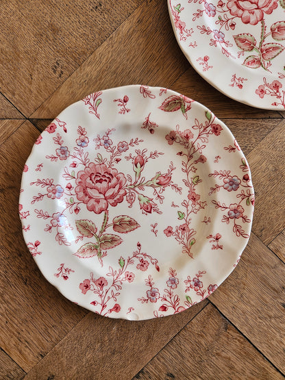 2 assiettes à dessert Johnson Brothers, Rose Chintz (défauts)
