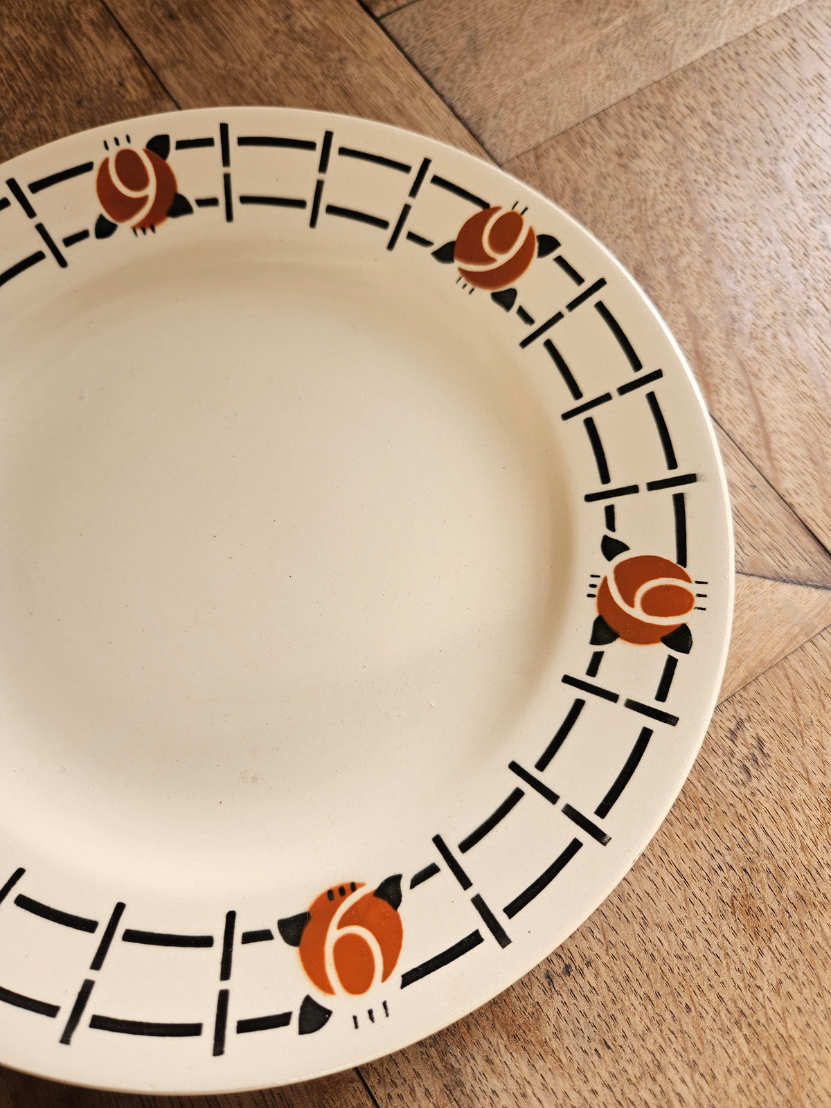 Assiette plate Ste Amandinoise, noir orangé