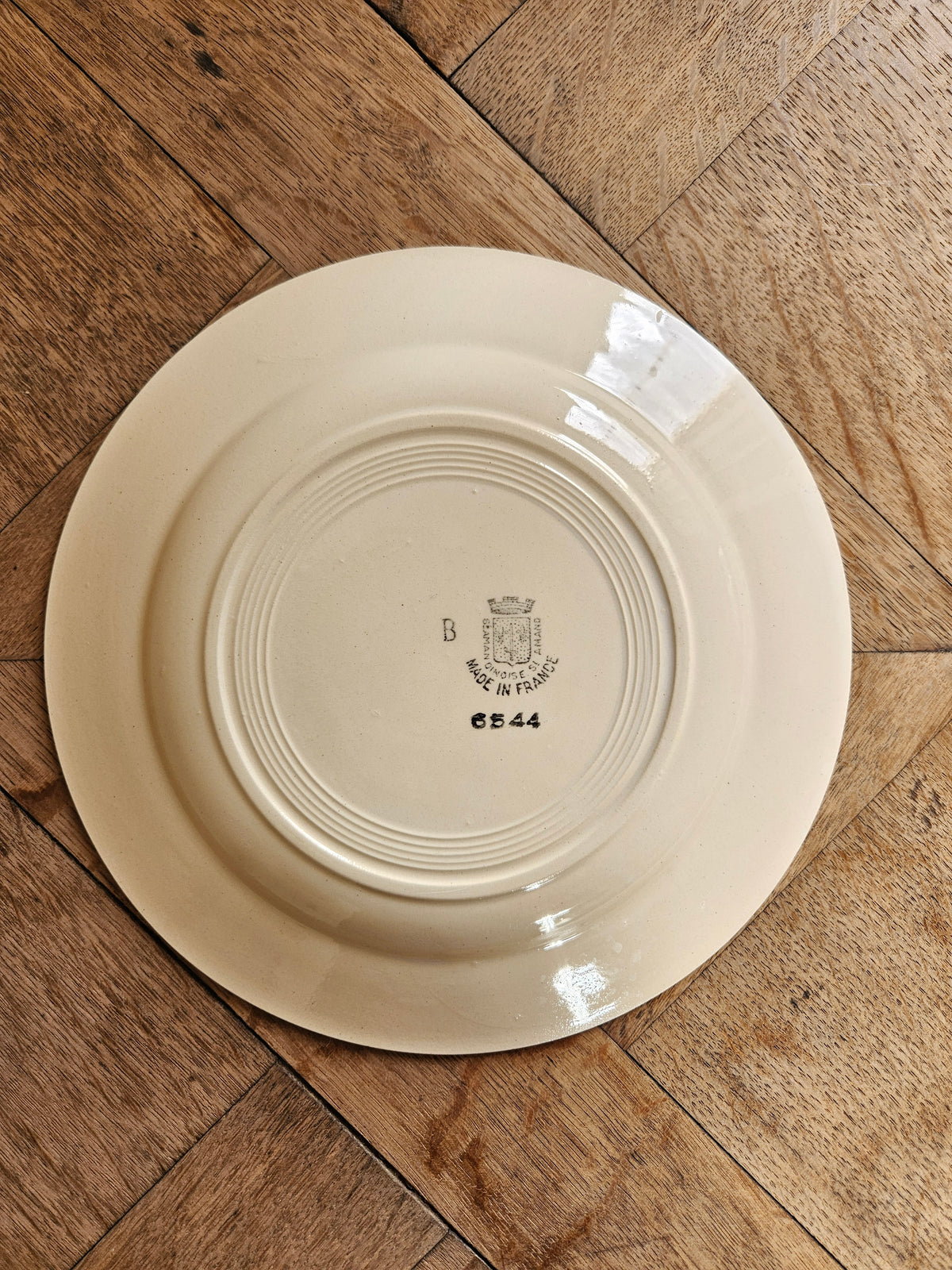 Assiette plate Ste Amandinoise, noir orangé
