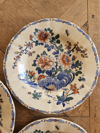 Assiettes creuses Gien, coq et pivoines (défauts)