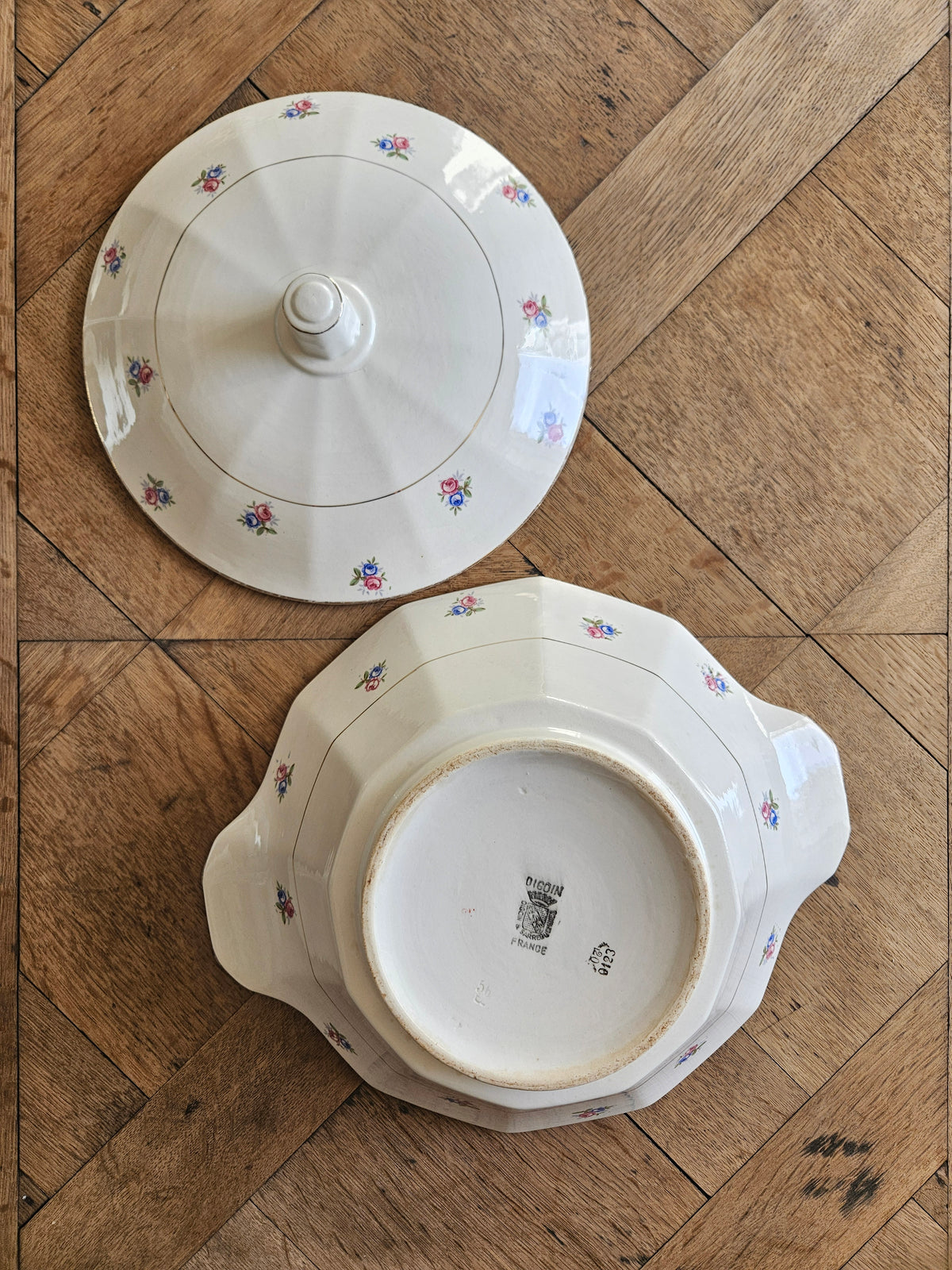 Soupière Digoin à petites fleurs