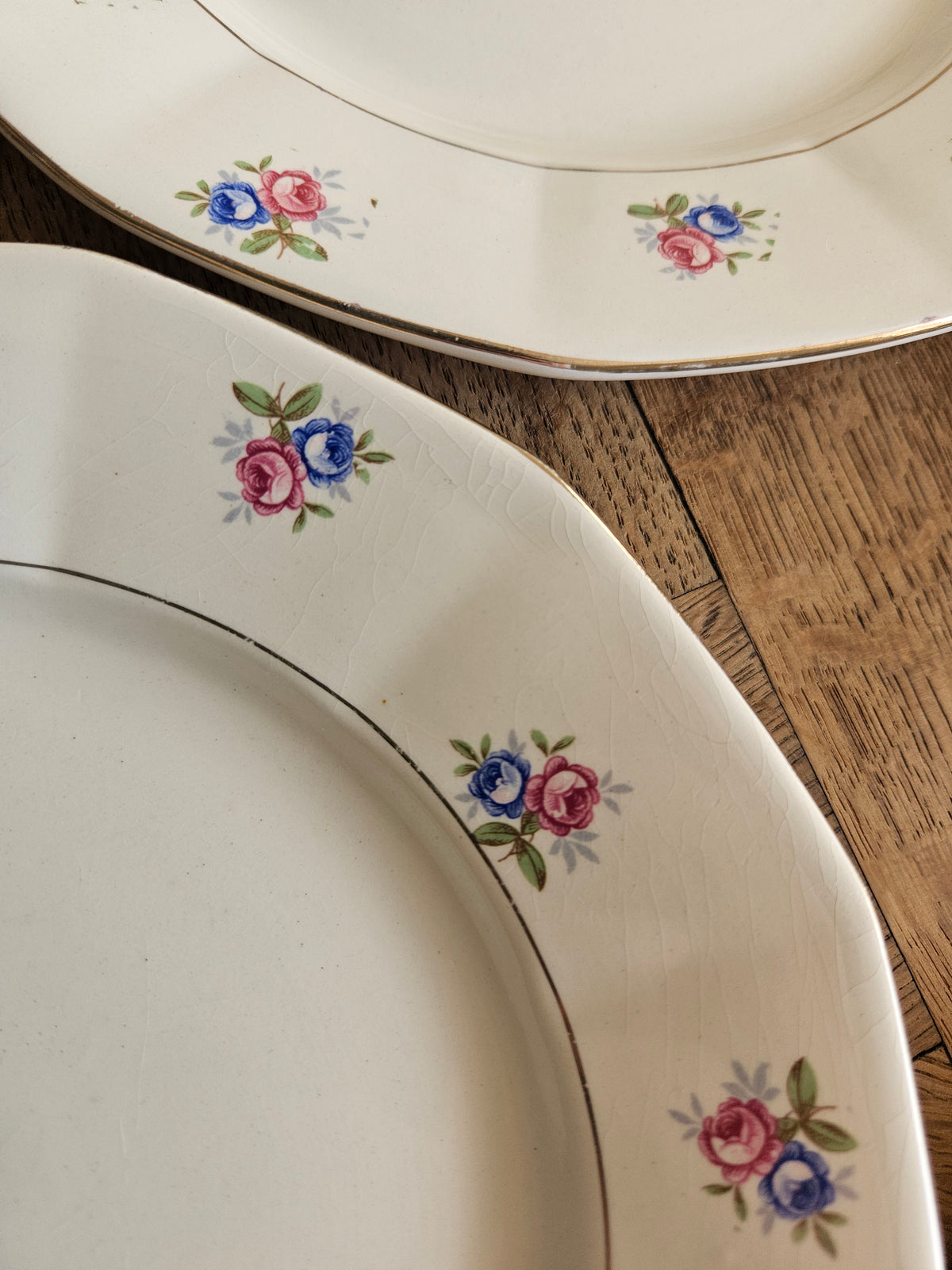 Assiettes plates Digoin à petites fleurs