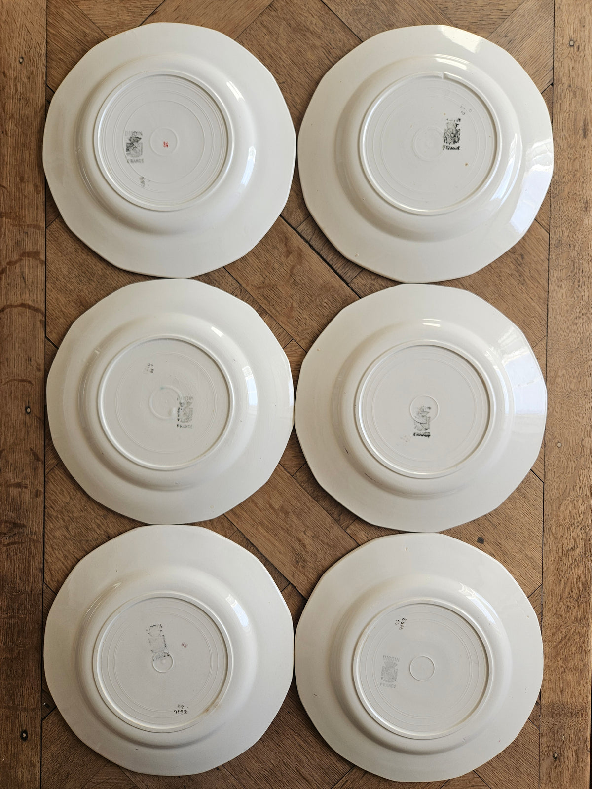 Assiettes plates Digoin à petites fleurs