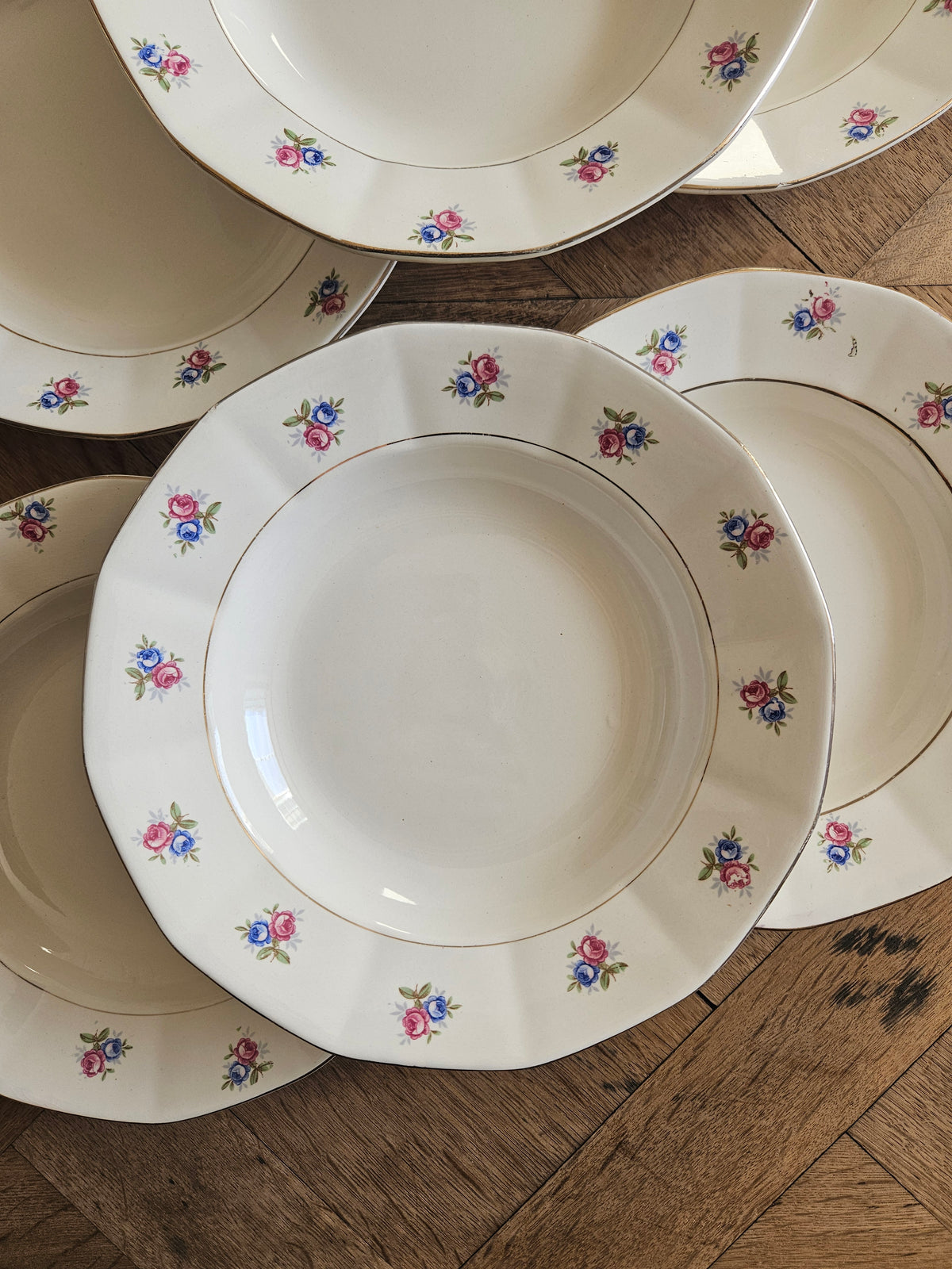 Assiettes creuses Digoin à petites fleurs