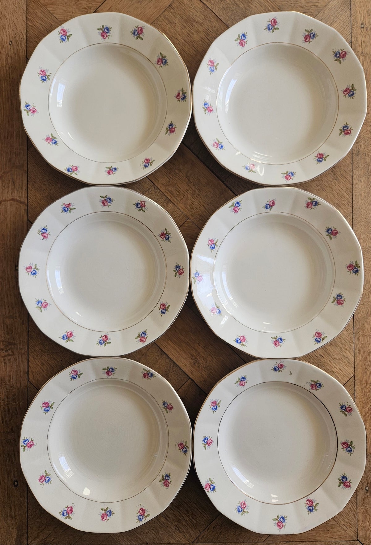Assiettes creuses Digoin à petites fleurs