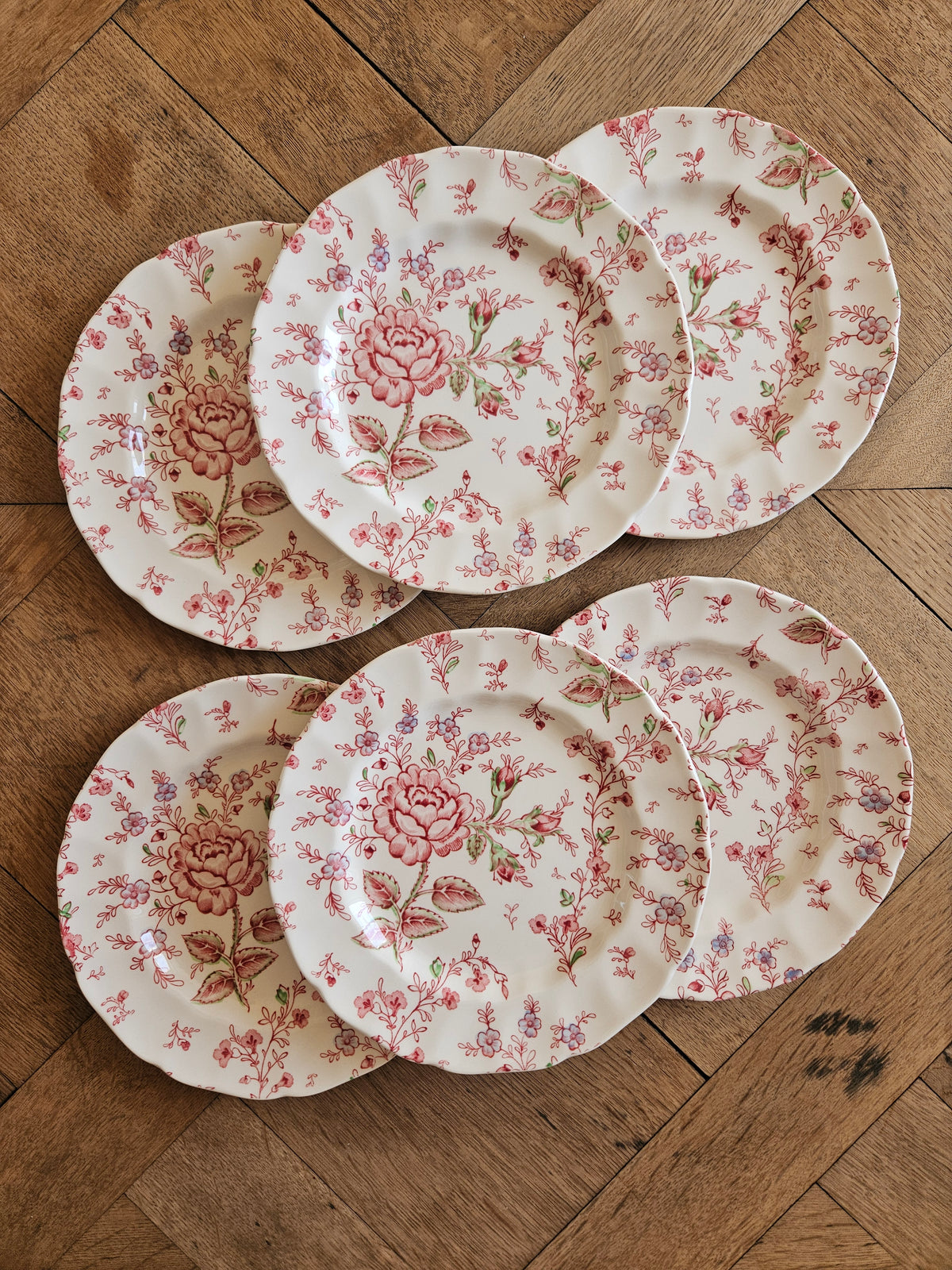 Lot de 6 assiettes à dessert vintage Johnson Brothers collection Rose Chintz. Vaisselle vintage spéciale lave-vaisselle et micro-ondes. Style shabby chic aux petites fleurs et roses. Made in England.