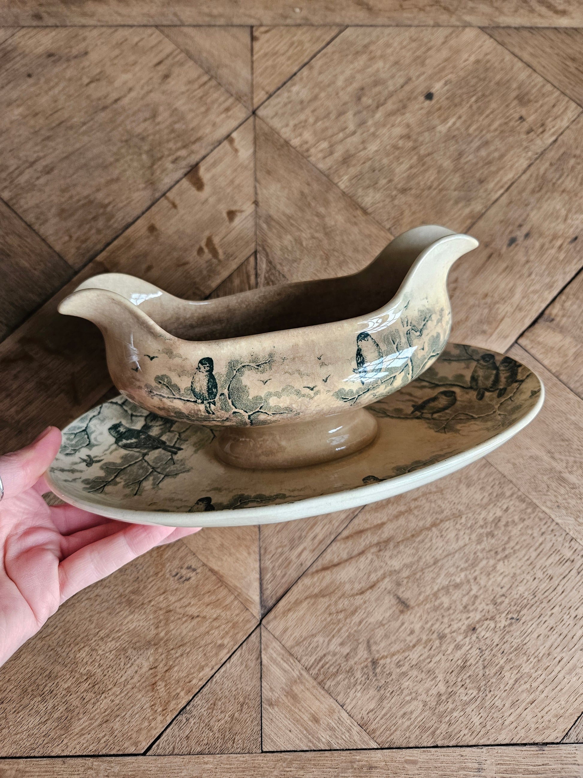 Saucière vintage u&c Sarreguemines. Modèle Neige. Terre de fer. Décor oiseaux.
