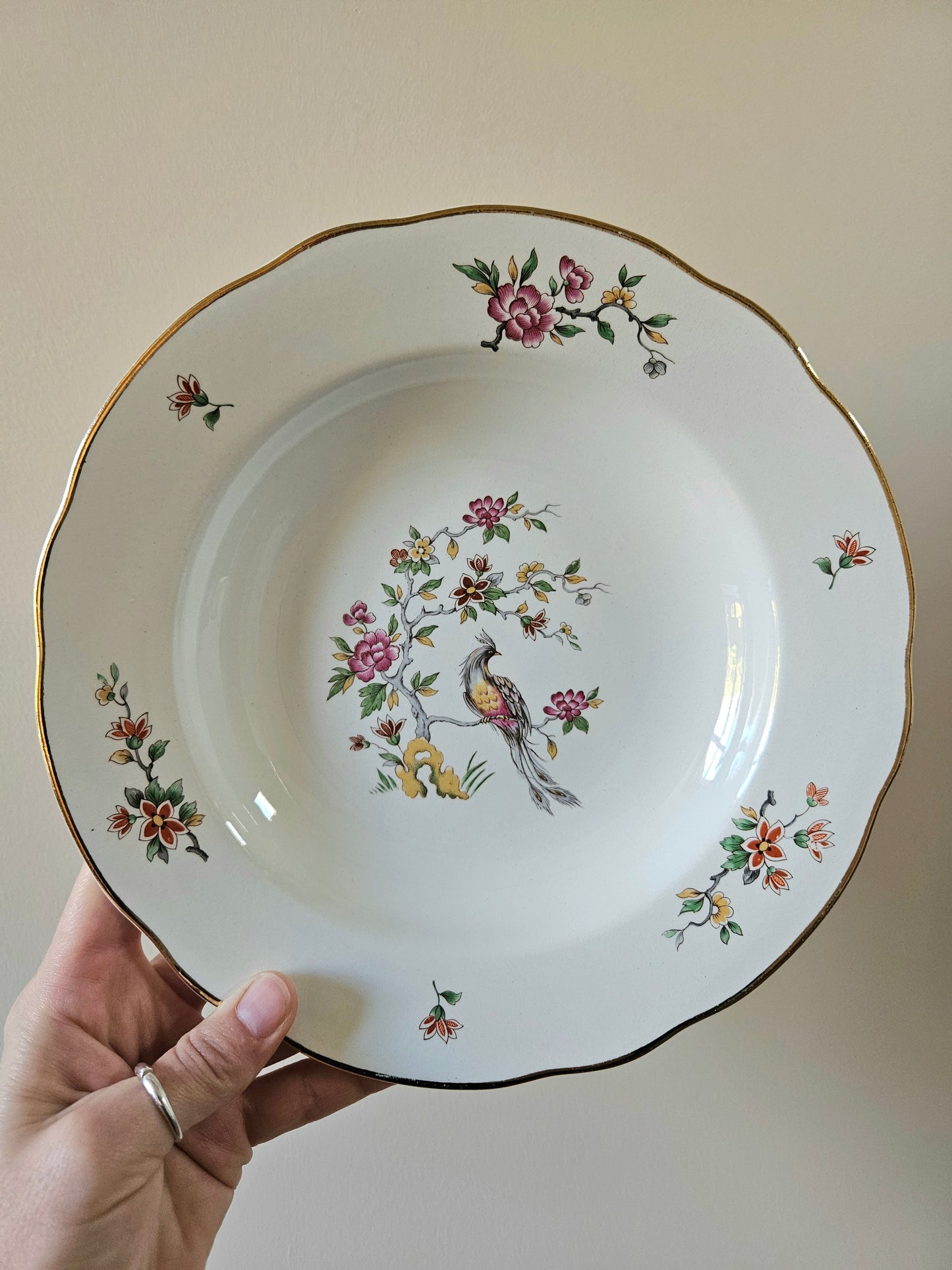 Assiette vintage Digoin, modèle Condé.
Décor oiseaux et arbres en fleur.