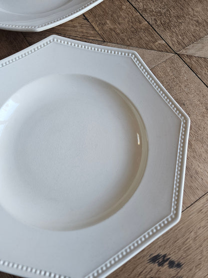 Rare assiette ancienne au décor perlé sur le marli. Forme ocotogonale. Sarreguemines. 