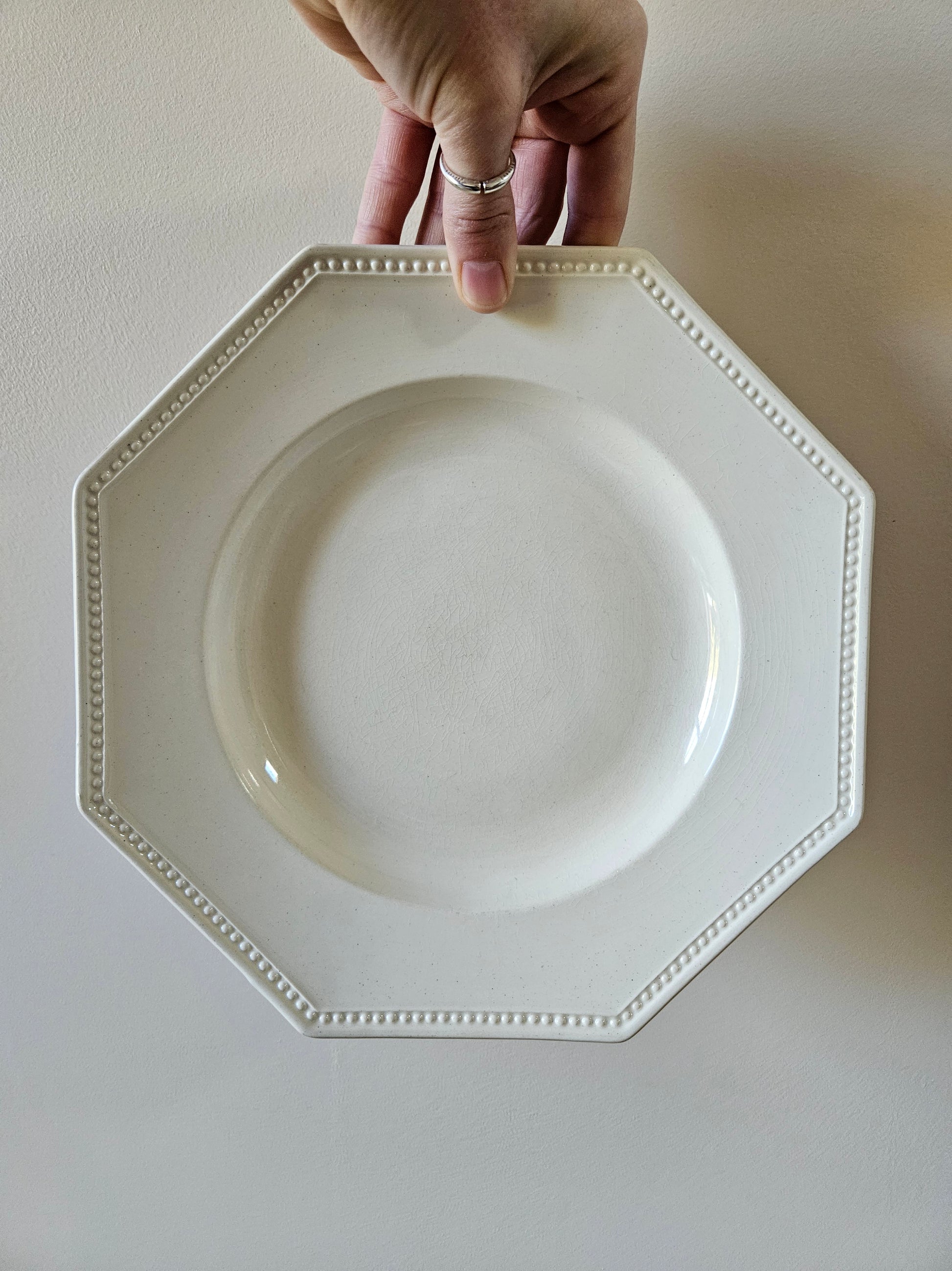 Rare assiette ancienne Sarreguemines. Octogonale perlée. Très bon état. 