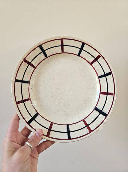 Assiette plate St Amand, décor basque