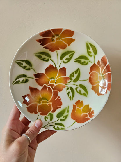Assiette creuse forme calotte moulin des loups ontario. Vaisselle vintage.