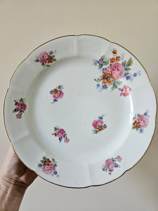 Assiette sur pied vintage en porcelaine, bouquets de fleurs