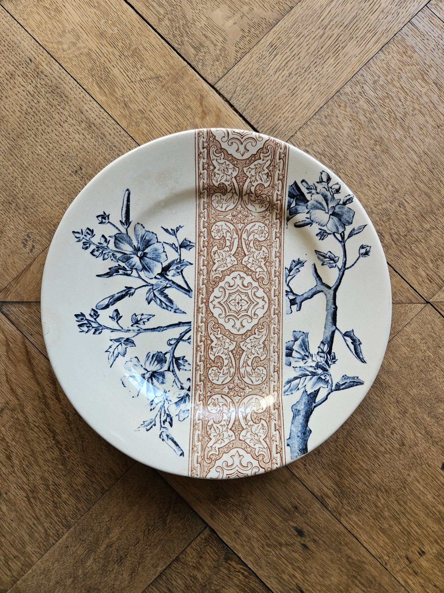 Assiette montée ancienne terre de fer. Longchamp Beauvais.