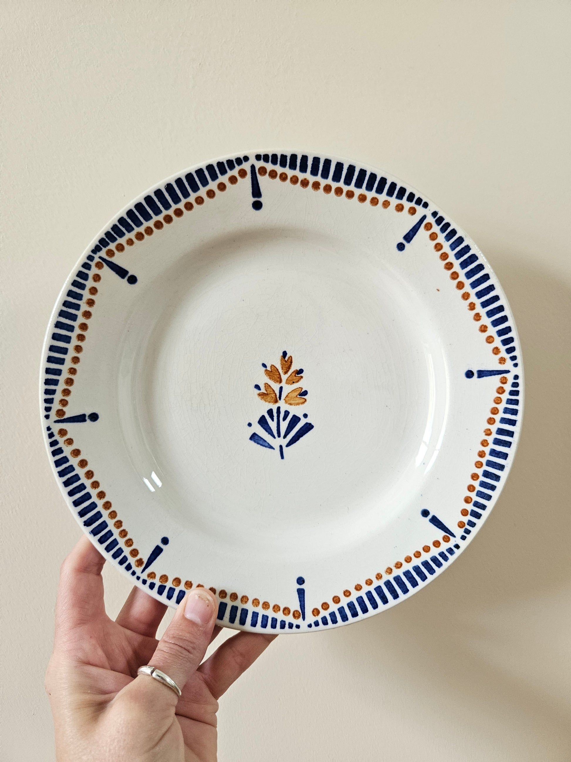 Assiette plate ancienne modèle Hossegor décor bleu et marron