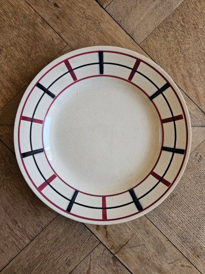 Assiette plate St Amand, décor basque