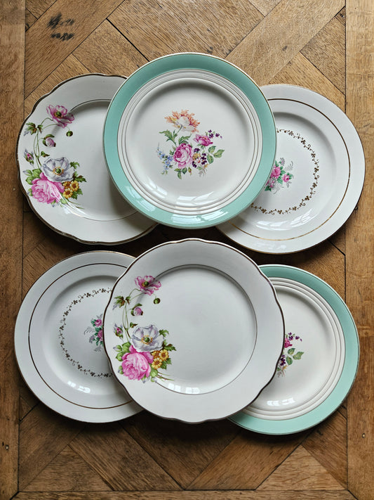 Lot de 6 assiettes vintage dépareillées aux décors fleuris et vert mint, style shabby chic. Vaisselle vintage dépareillée.