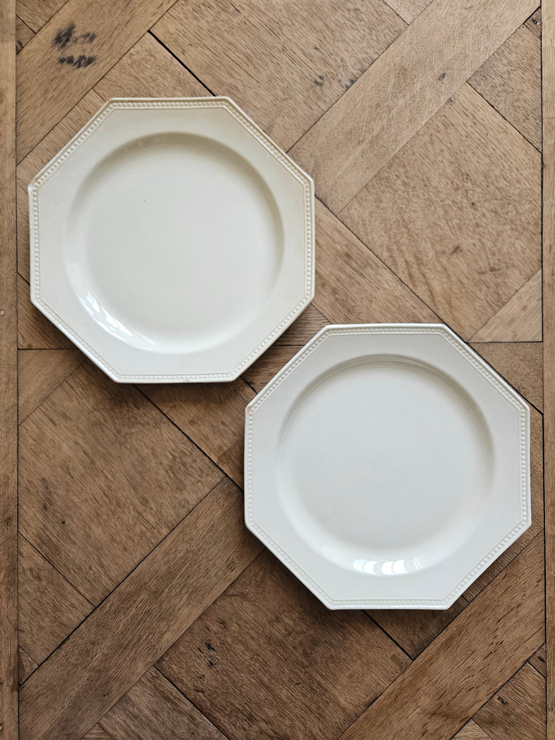 Assiettes anciennes Montereau. Octogonales et perlées. 