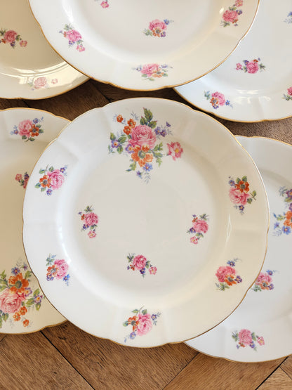Assiettes plates vintage en porcelaine, bouquets de fleurs