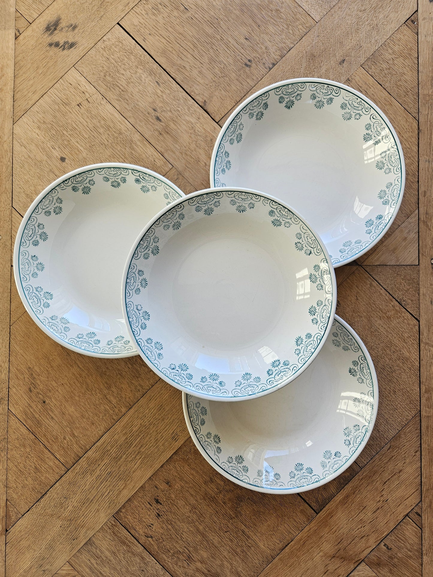 Assiettes calottes Digoin, décor vert