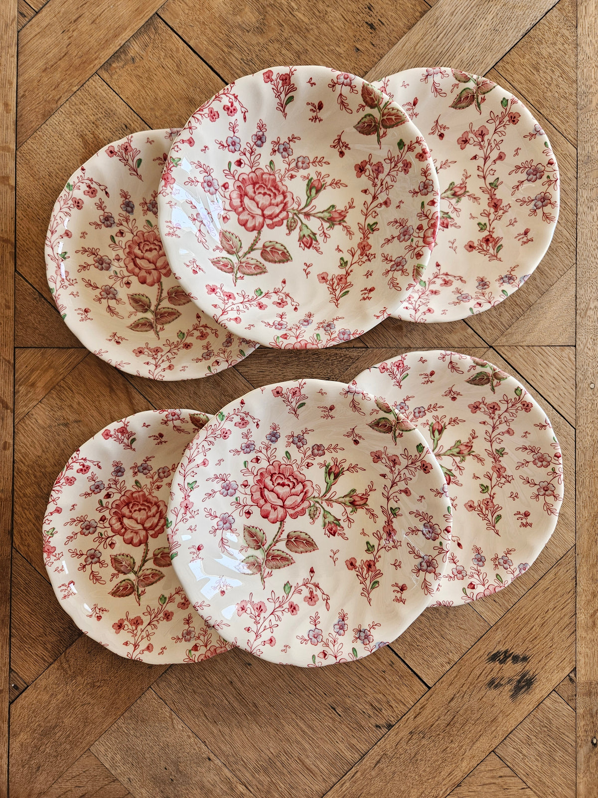 Lot de 6 assiettes calottes vintage Johnson Brothers collection Rose Chintz. Vaisselle vintage spéciale lave-vaisselle et micro-ondes. Style shabby chic aux petites fleurs et roses. Made in England.