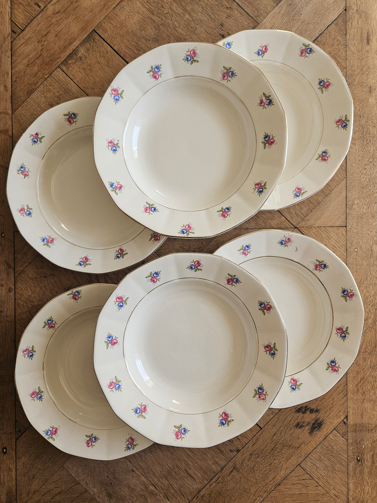 Assiettes creuses Digoin à petites fleurs