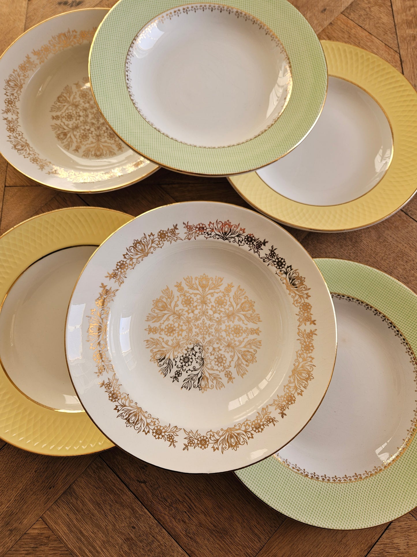 Mix and match de 6 assiettes creuses vintage. Moulin des Loups, St Amand. Vert, jaune et dorure.