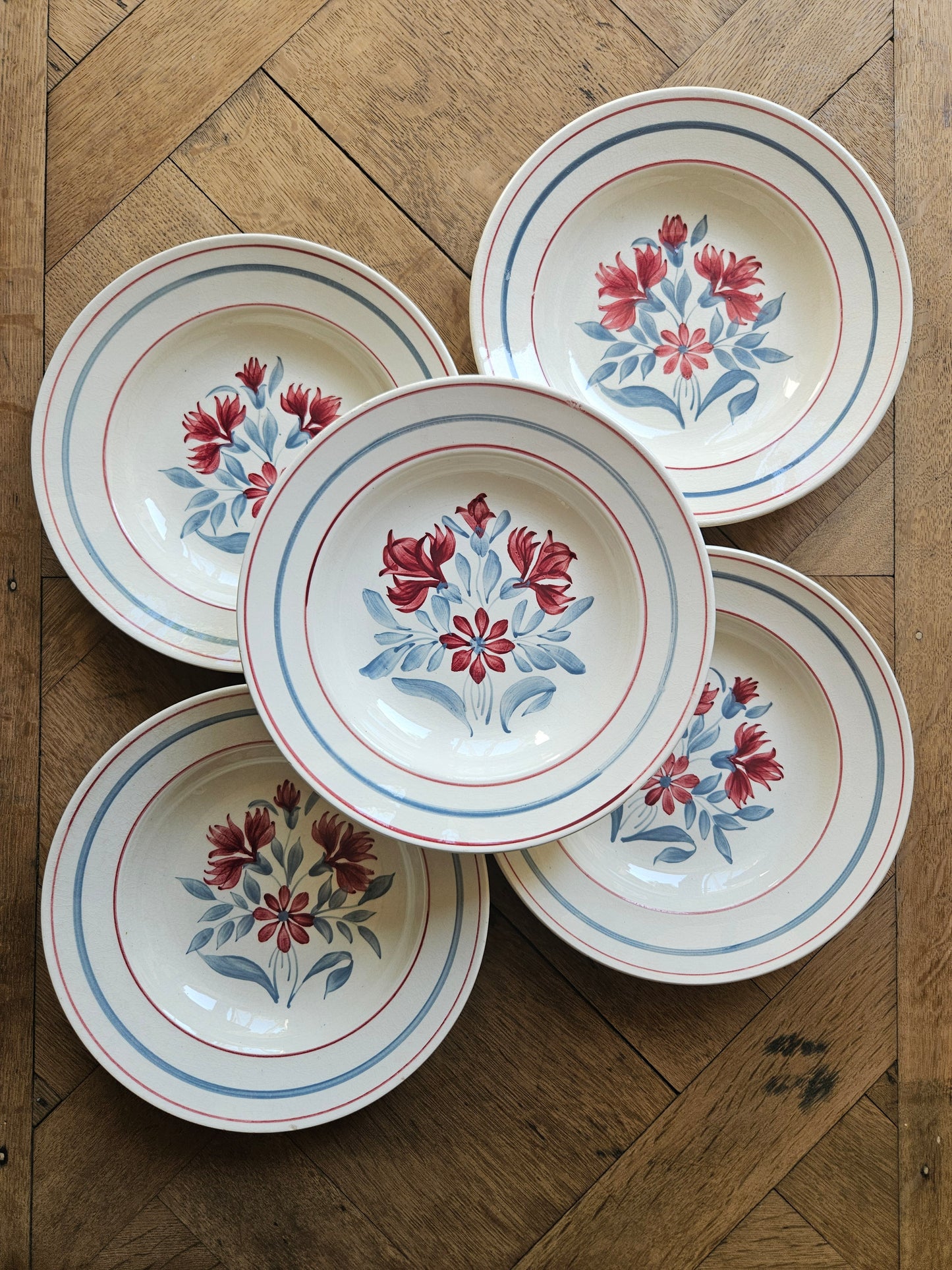 Lot de 5 assiettes creuses anciennes manufacture Lunéville. Modèle Herblay. Décor fleuri retro peint à la main.