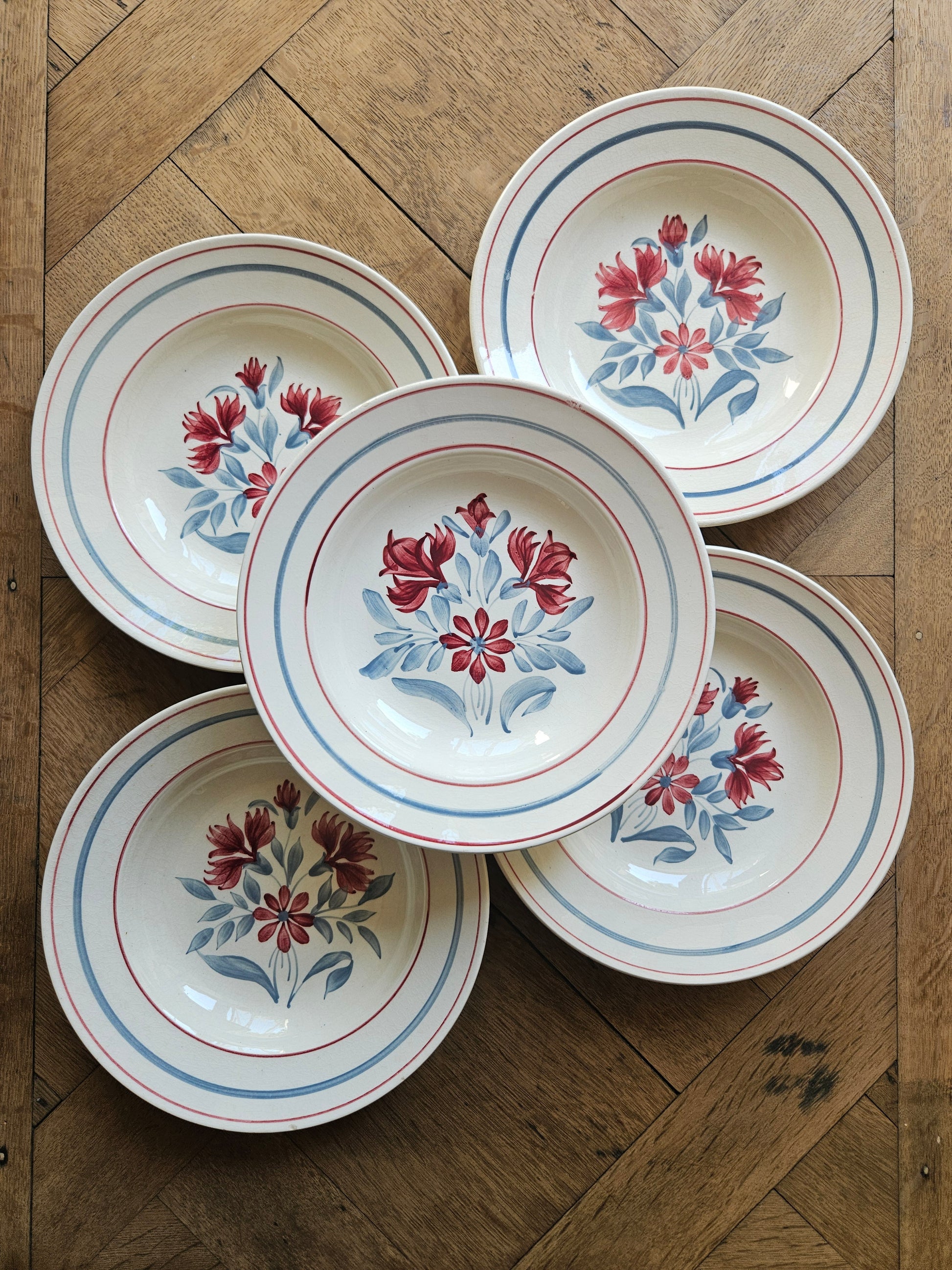 Lot de 5 assiettes creuses anciennes manufacture Lunéville. Modèle Herblay. Décor fleuri retro peint à la main.