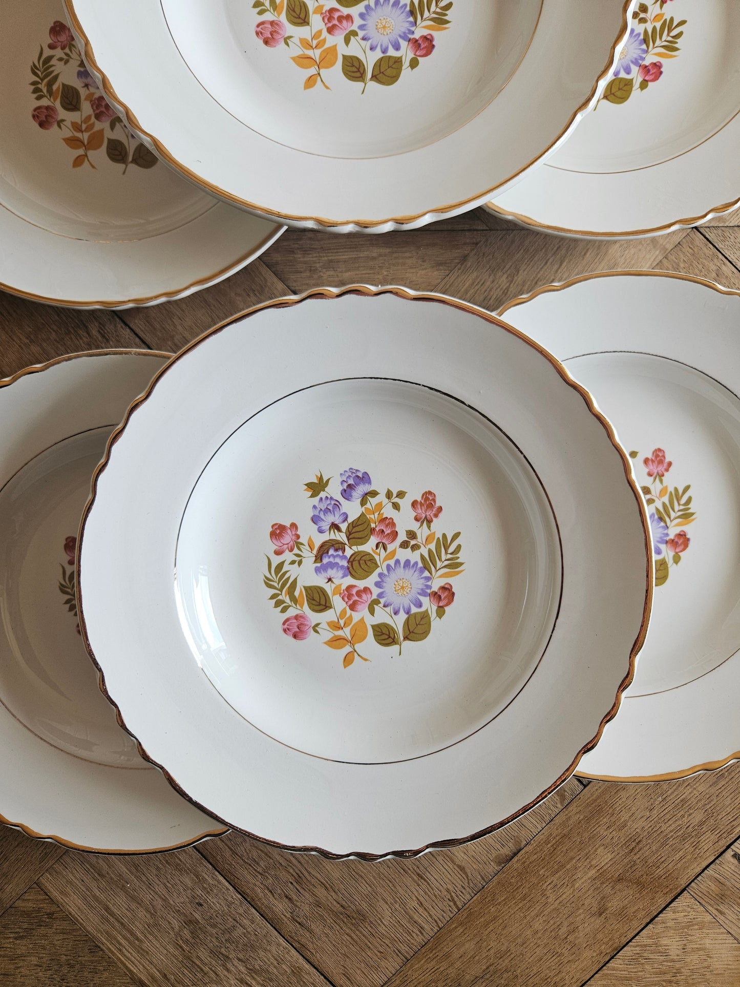 Lot de 6 assiettes creuses anciennes Moulin des Loups. Décor fleuri