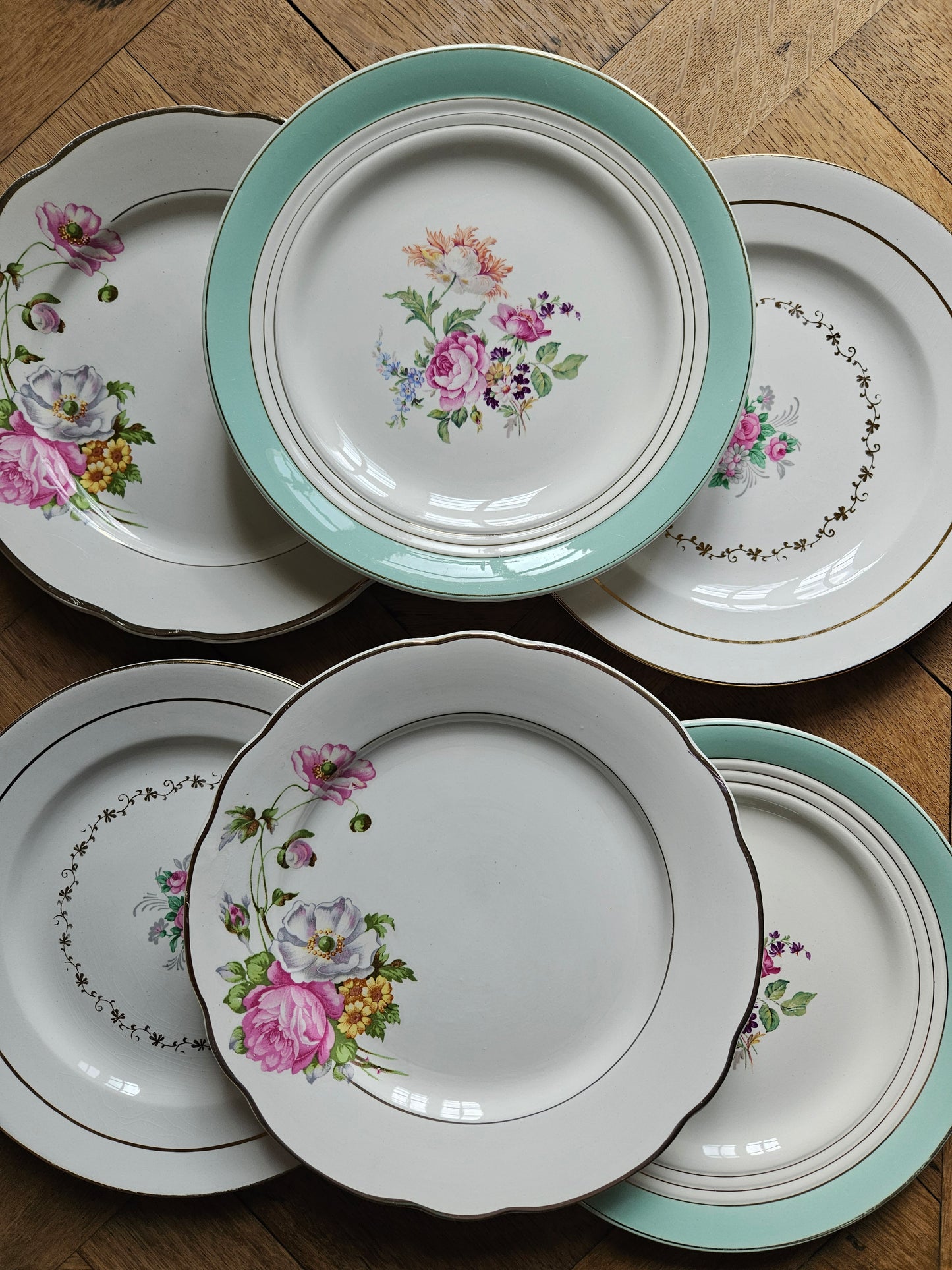 Assiettes plates dépareillées "Anémones"