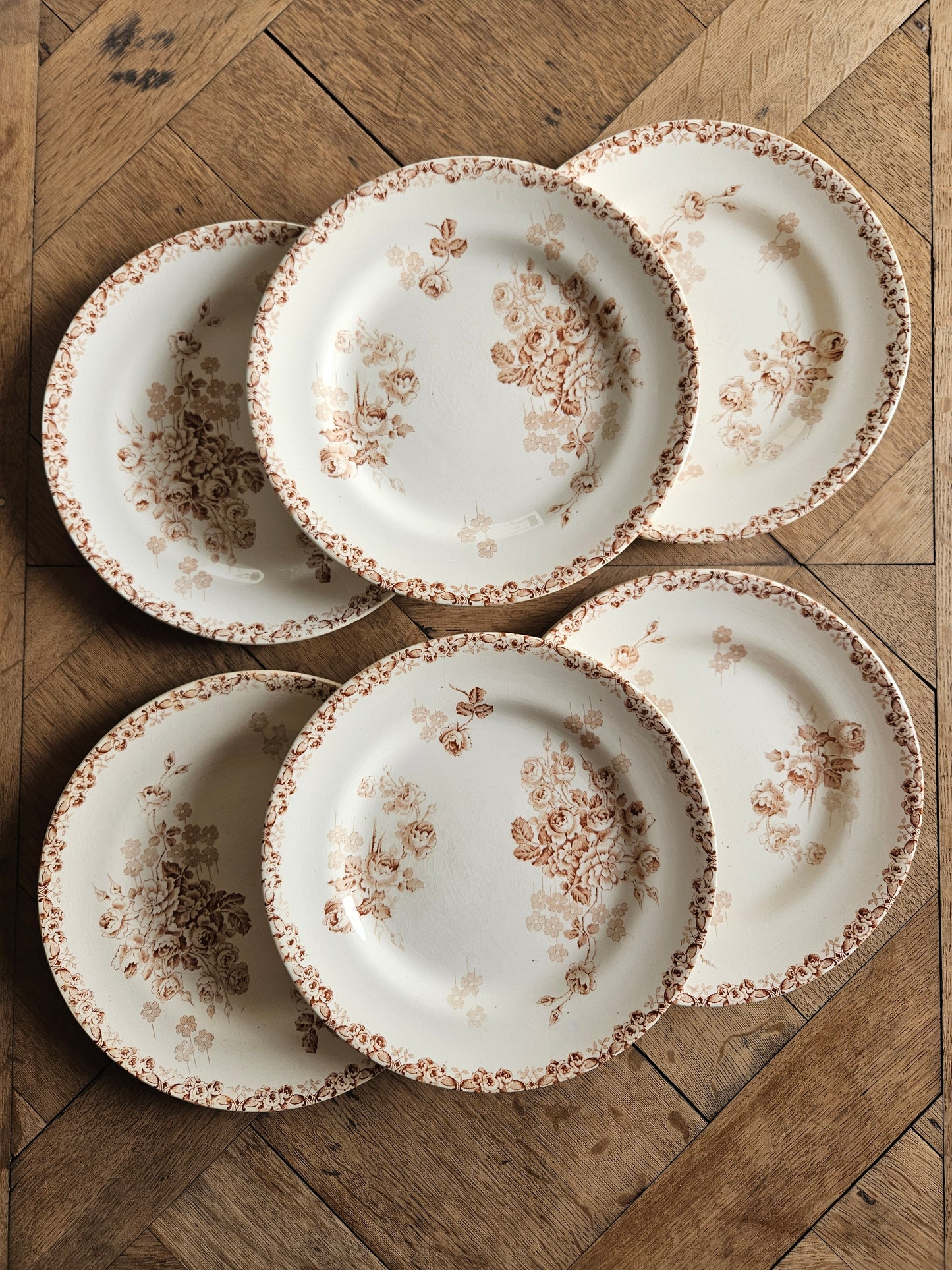 Lot de 6 assiettes à dessert anciennes manufacture Hippolyte Boulenger Choisy-le-Roi. Modèle Lucie couleur sépia. 