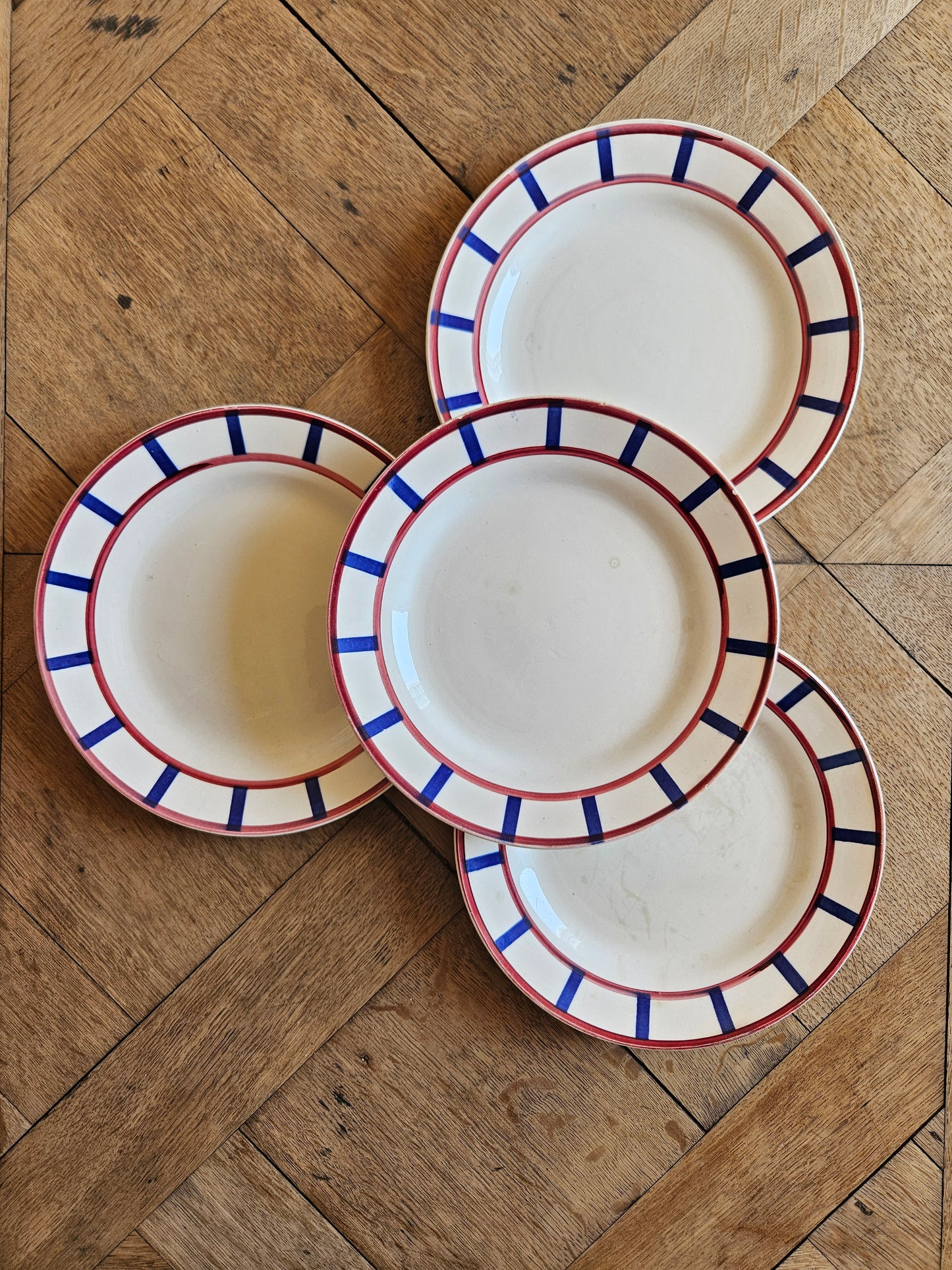 Lot de 4 assiettes à dessert vintage Digoin, décor basque 9402.