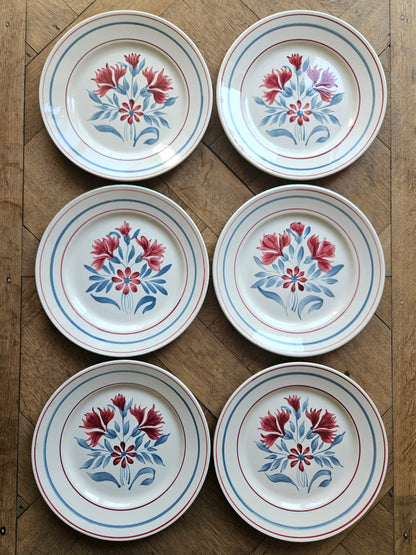 Lot de 6 assiettes anciennes à dessert Lunéville modèle Herblay. Décor fleuri rétro rouge et bleu de gris. Peint à la main.