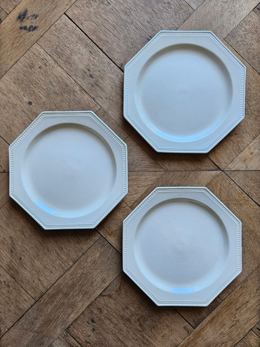 Lot de 3 assiettes à dessert anciennes Montereau. Octogonales perlées. 